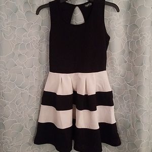 Pleated dress with keyhole back